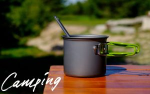 アルミ素材は汚れてもサッとひと拭き！木目調のおしゃれなキャンプテーブルのおすすめ